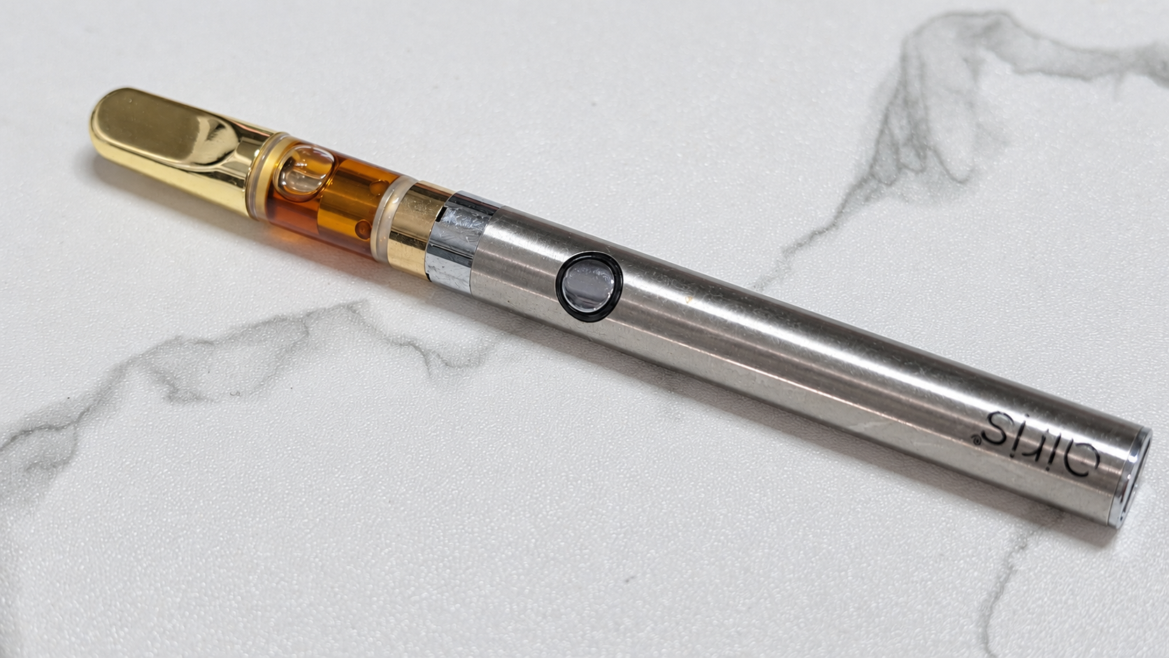 airis ペン型バッテリー・カートリッジ装着例 / airis battery with a cartridge attached