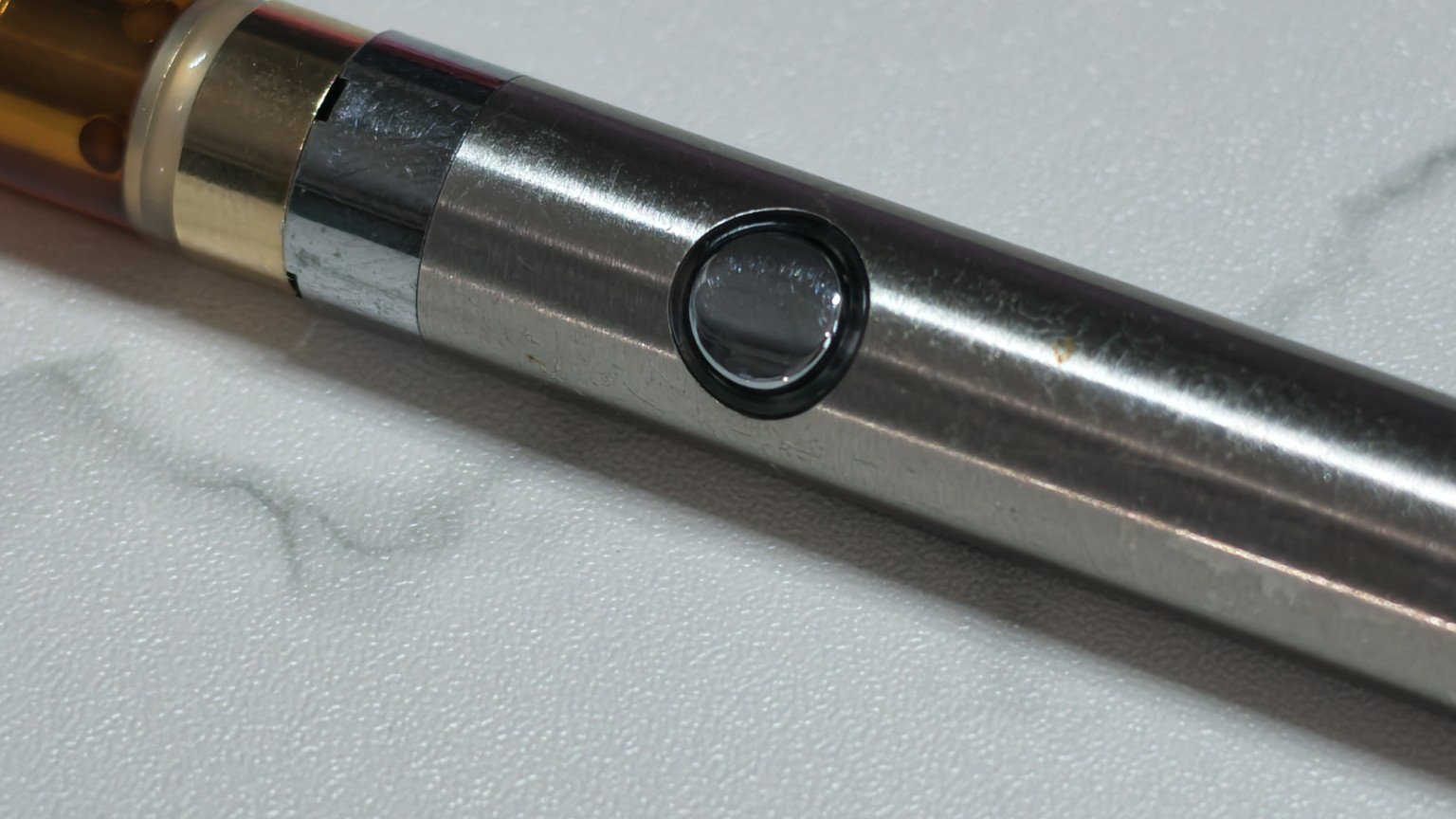 airis 側面の丸い操作ボタン / round side control button